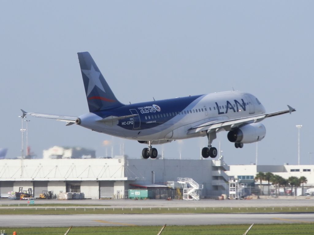 Airbus A319 (HC-CPQ)