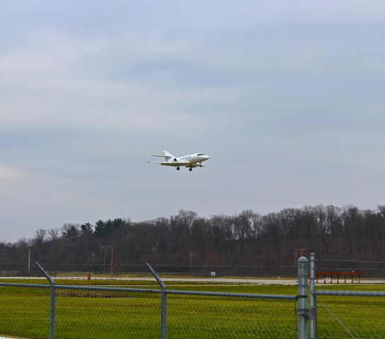 Dassault Falcon 20 — - Falcon 2000 coming in for a full stop at KSUS