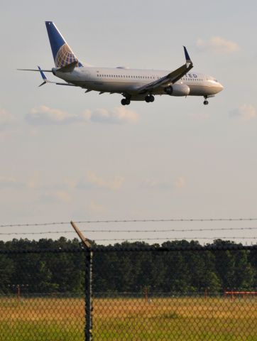 Boeing 737-800 (N33286)
