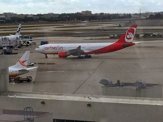Airbus A330-200 (D-ALPB)