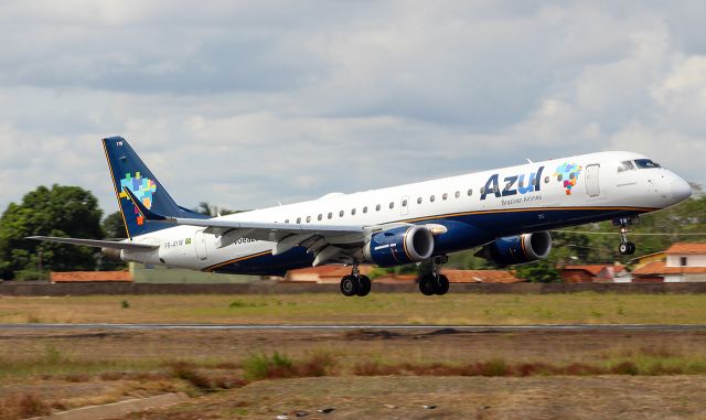 Embraer ERJ-190 (PR-AYW)