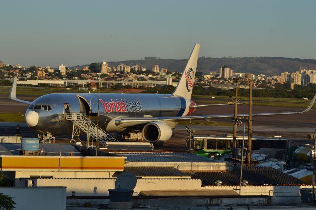 BOEING 767-300 (N316LA)