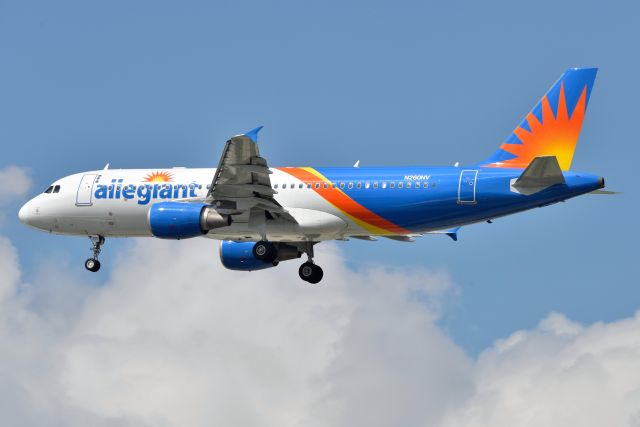 Airbus A320 (N260NV) - 09-17-21 23-L