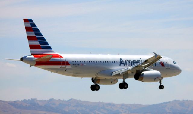 Airbus A320 (N647AW) - American # 778 Landing 12R, Arrival from KPHX  06-05-2015