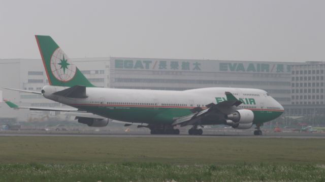 Boeing 747-400 (B-16412)