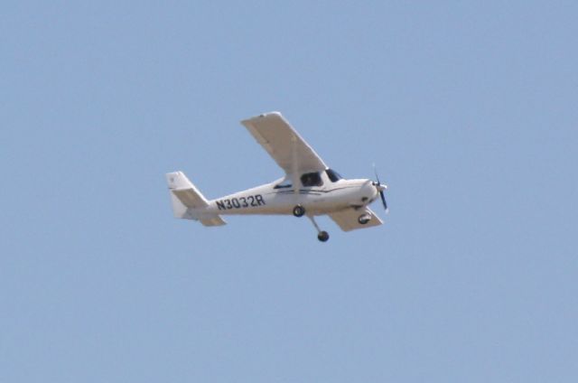 Piper Cherokee Arrow (N3032R) - N3032R departs Sarasota-Bradenton International Airport