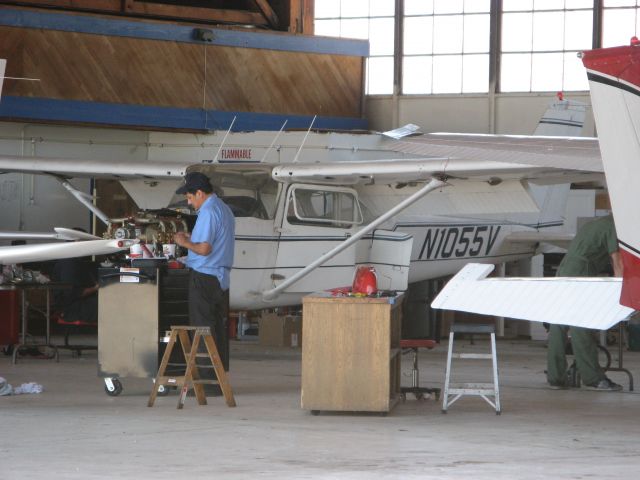 Cessna Skyhawk (N1055V)