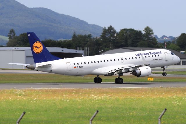 Embraer ERJ-190 (D-AECB)