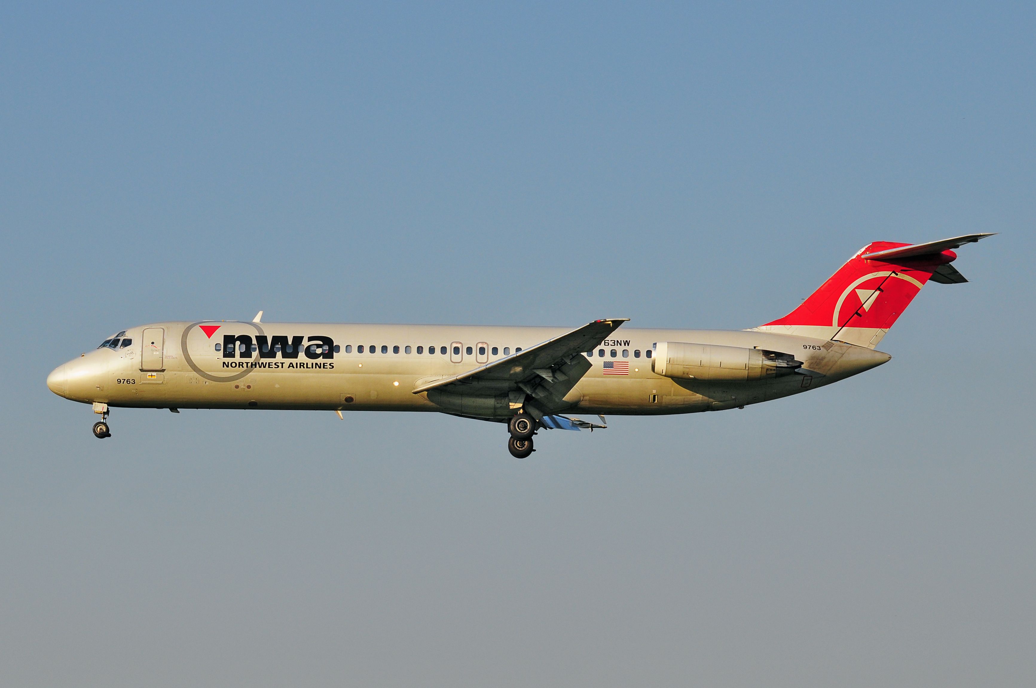 McDonnell Douglas DC-9-40 (N763NW) - Seen at KBWI on 8/7/2010.  (1969)    http://discussions.flightaware.com/profile.php?mode=viewprofile&u=269247