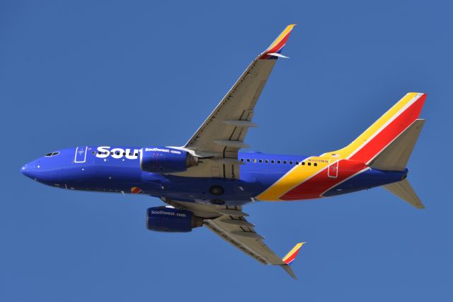 Boeing 737-700 (N909WN) - 11-13-23 23-L