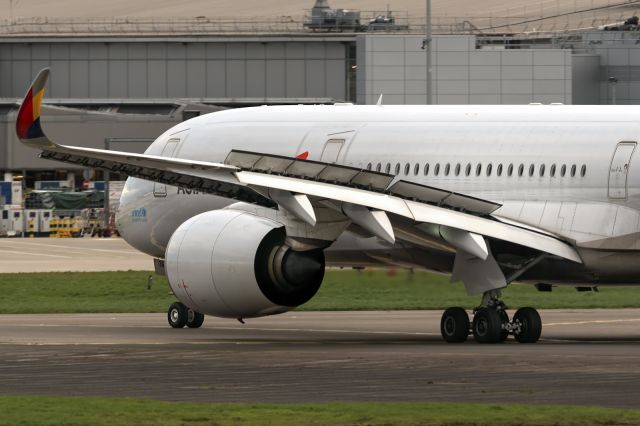 Airbus A350-900 (HL8360) - 26th March, 2023: Flight OZ 521 from Incheon exiting runway 09R at London Heathrow. 