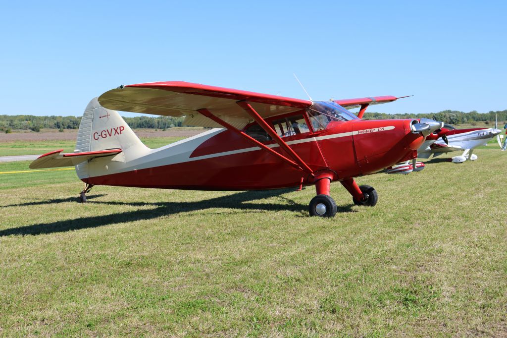 Piper 108 Voyager (C-GVXP) - C-GVXP STINSON VOYAGEUR 165-I RVA à L'Aéroport de Salaberry de Valleyfield CSD3 QC. Le 24-09-2022 à 11:33