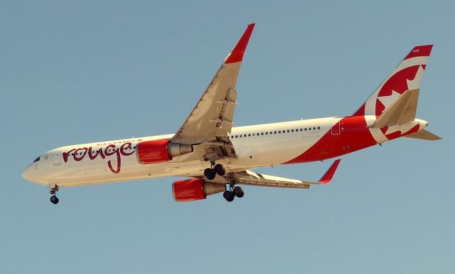 BOEING 767-300 (C-GHLT)