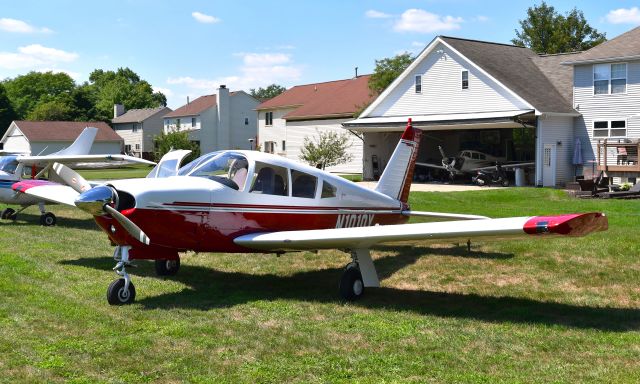 Piper Cherokee (N1010Y) - Piper PA-28R-200 Arrow N1010Y  in Brighton 