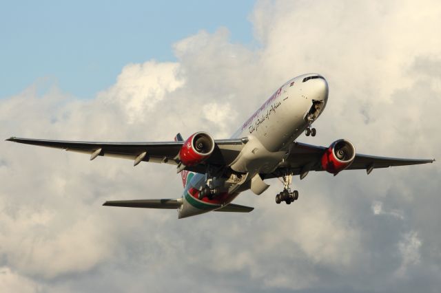 Boeing 777-200 — - Departing London Heathrow, runway 027R.