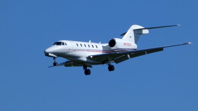 Cessna Citation X (N675CS) - On final is this 2001 Cessna Citation X in the Autumn of 2018.