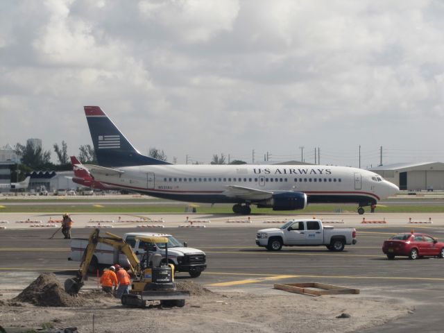 BOEING 737-300 (N531AU)