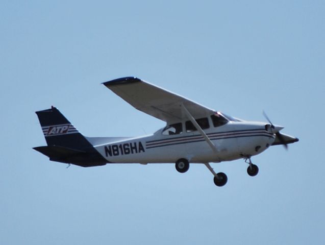 Cessna Skyhawk (N816HA) - ATP AIRCRAFT 4 LLC - Departing 20 - 5/24/11