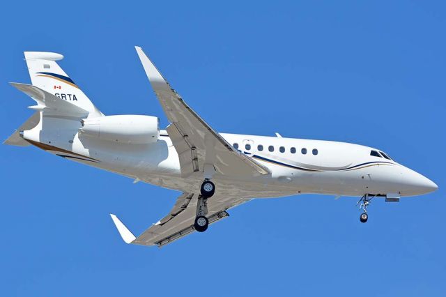 Dassault Falcon 2000 (C-GRTA) - Dassault Falcon 2000EX C-GRTA at Phoenix Sky Harbor on October 16, 2017.
