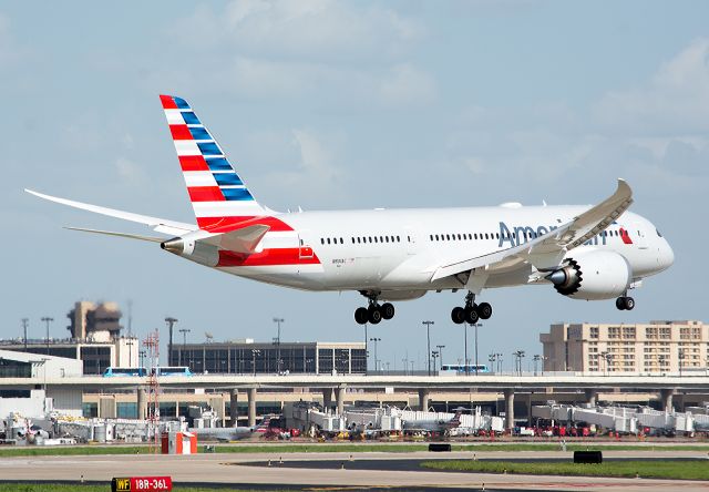 Boeing 787-8 (N801AC) - 07/04/2015 American N801AC B787 KDFW