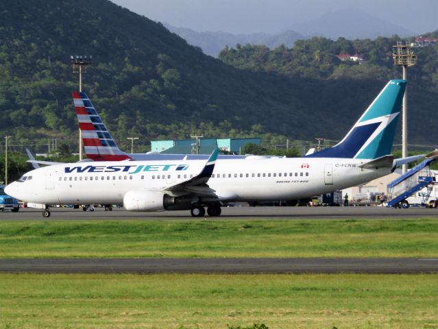 Boeing 737-800 (C-FCNW)