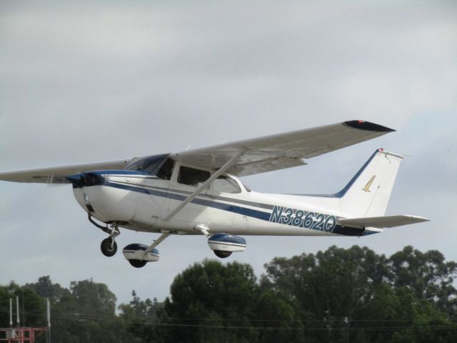 Cessna Skyhawk (N3862Q) - Taking off RWY 24