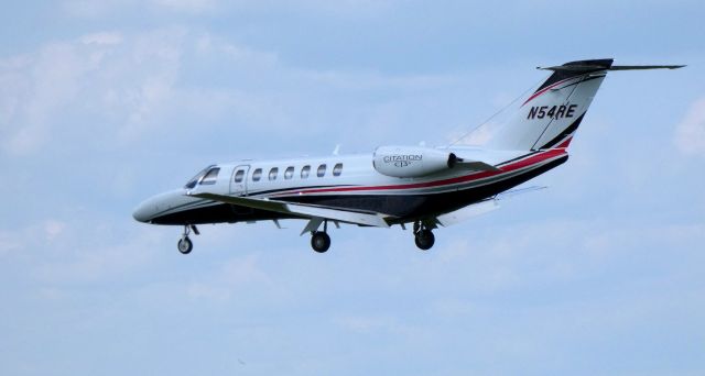 Cessna Citation CJ3 (N54RE) - On final is this 2018 Cessna Citation 525B in the Spring of 2019.