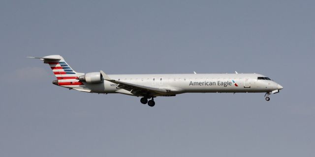 Canadair Regional Jet CRJ-900 (N921FJ)