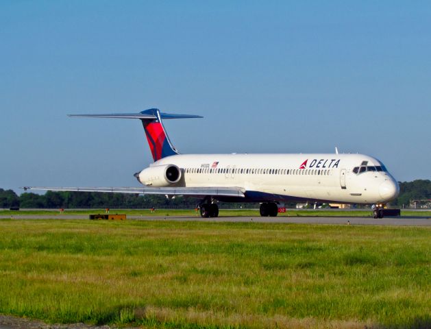 McDonnell Douglas MD-88 (N933DL)