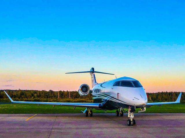 Canadair Challenger 350 (N21FR)