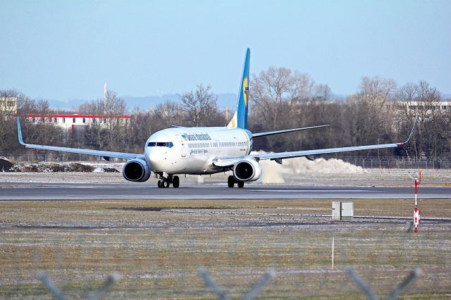 Boeing 737-800 (UR-PSI)
