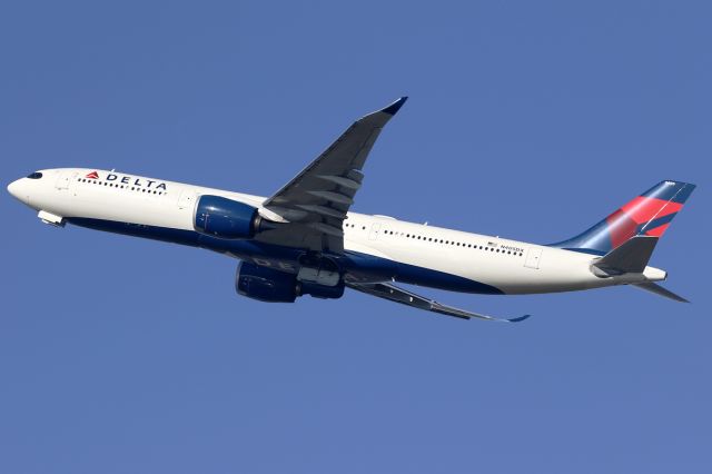 Airbus A330-900 (N405DX)