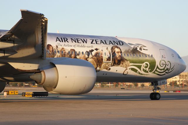 Boeing 777-200 (ZK-OKP)