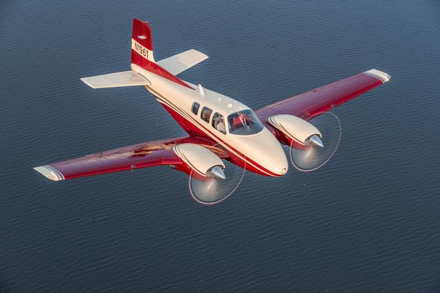 Beechcraft Twin Bonanza (N1961)