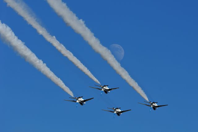 KAWASAKI T-4 (BIJASDF) - JASDF(Japan Air Self-Defense Force）<br>Nyutabaru Air Self-Defense Force Base "Air Festival"　Flight Team（Blue Impulse）