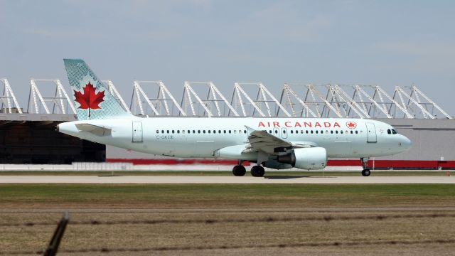 Airbus A320 (C-GKOE)