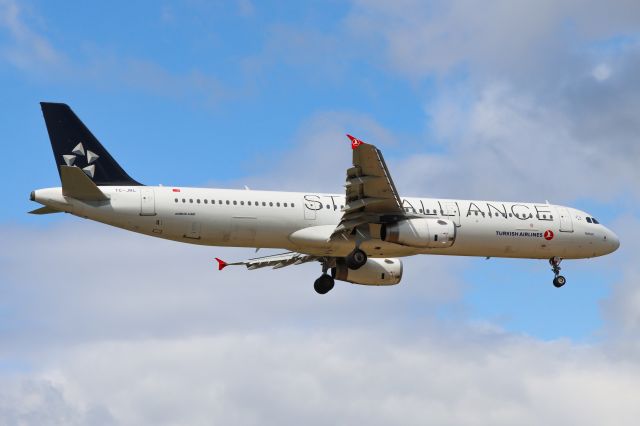 Airbus A321 (TC-JRL)