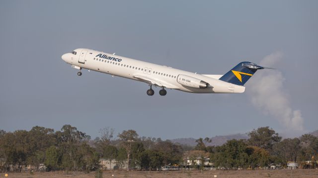 Fokker 100 (VH-UQA)