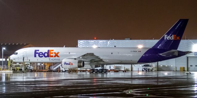 Boeing 757-200 (C-FMEK)