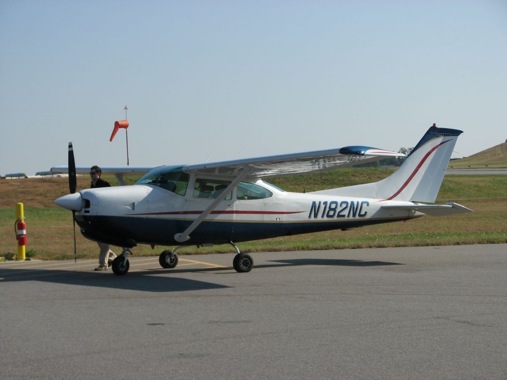 Cessna Skylane (N182NC)