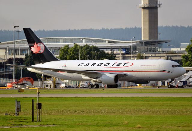 BOEING 767-200 (C-FGAJ)