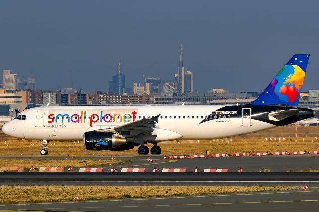 Airbus A320 (LY-ONL)