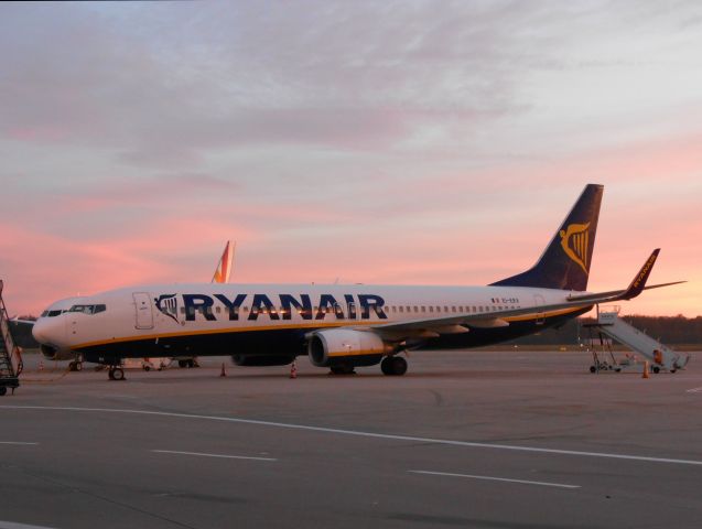 Boeing 737-800 (EI-EKV)