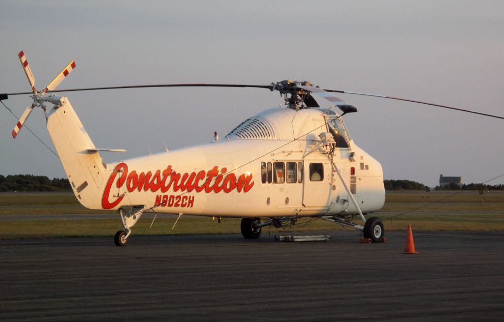 Sikorsky HRS (N902CH) - Heavy stuff at Nantucket.