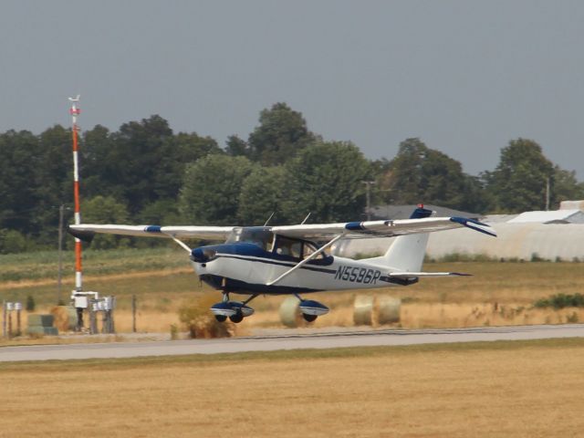 Cessna Skyhawk (N5596R) - Departing rwy 27 on June 29th, 2012...