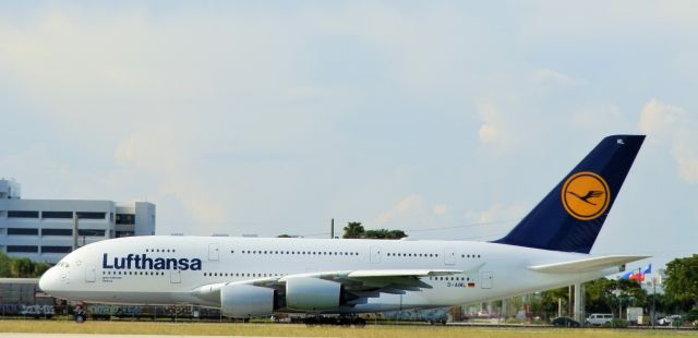 Airbus A380-800 (D-AIML)