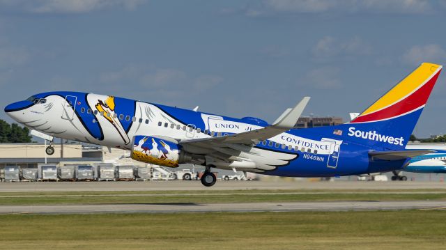 Boeing 737-700 (N946WN) - Louisiana One departing 4br /5/28/18