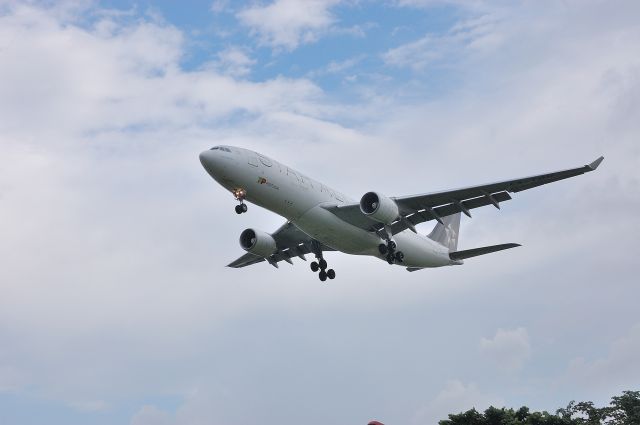 Airbus A330-200 (CS-TOH)