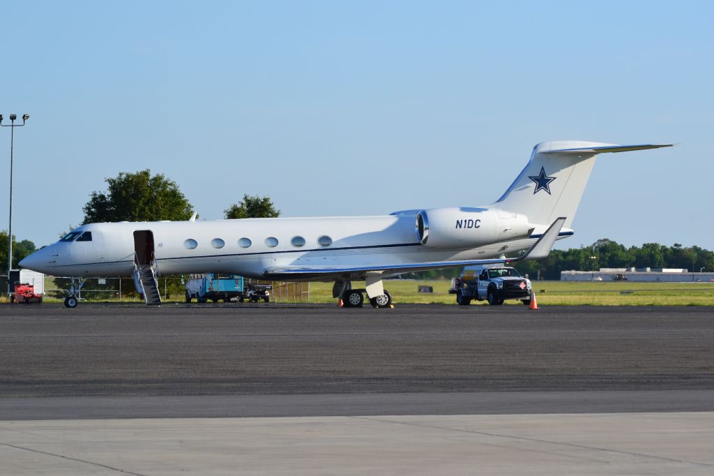 Gulfstream Aerospace Gulfstream V (N1DC) - BLUE STAR MANAGEMENT SERVICES CORP (NFL Dallas Cowboys owner) at KCLT - 5/24/16