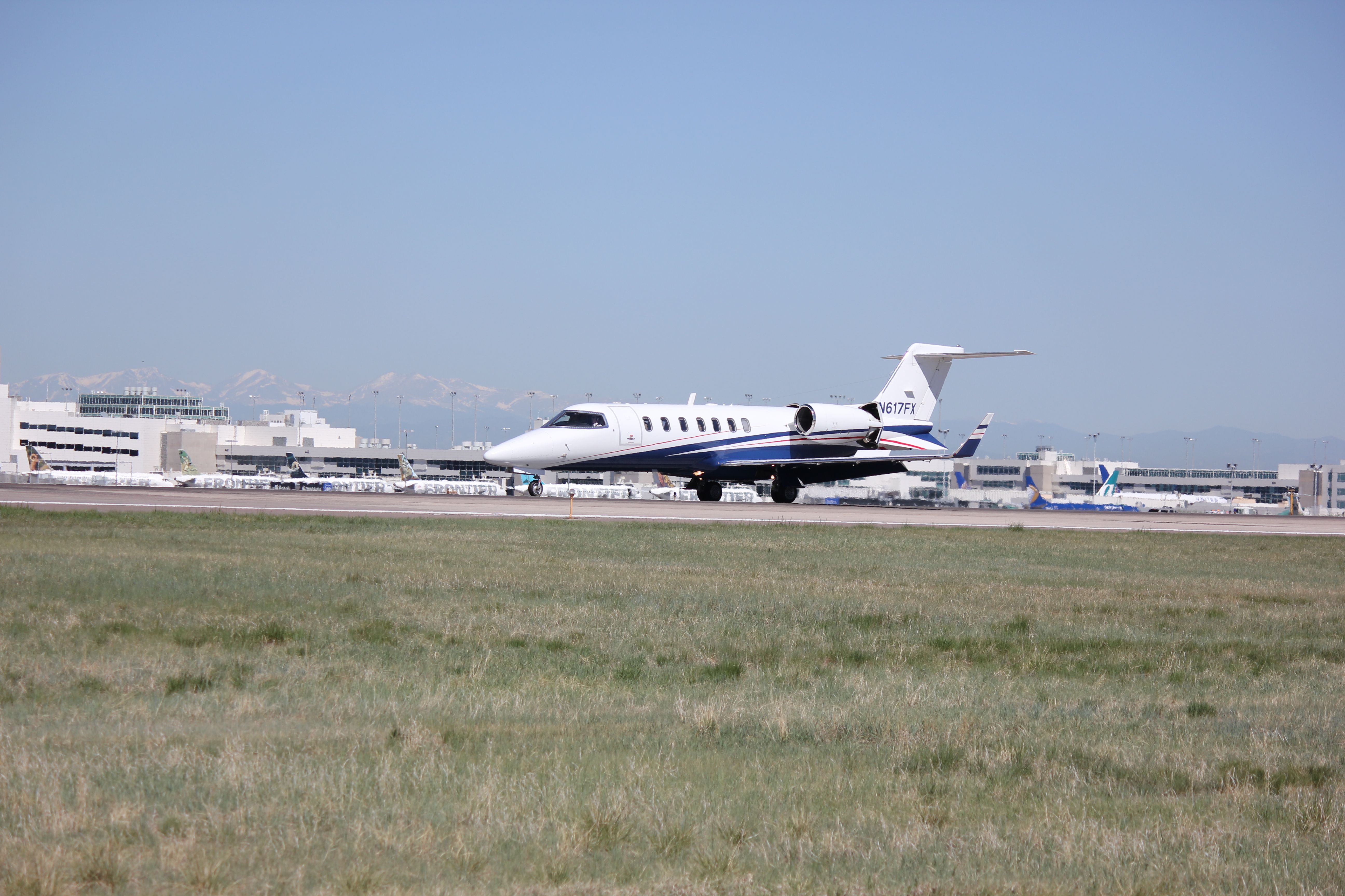 Learjet 40 (N617FX)